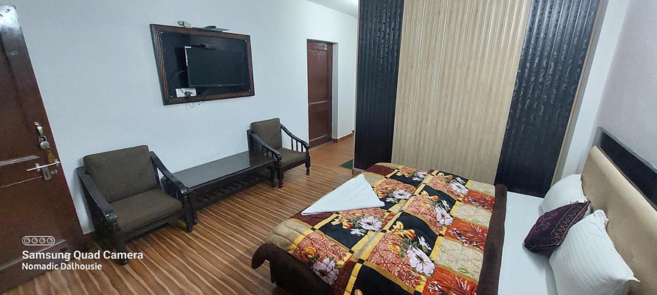 Peaceful Retreat Home Stay, דלהאוזי מראה חיצוני תמונה
